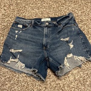 EUC Abercrombie and Fitch The 4” Mom Short High Rise